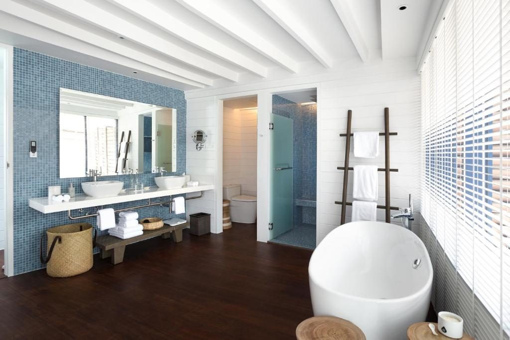 Dhoni Loft Water Villa Bathroom