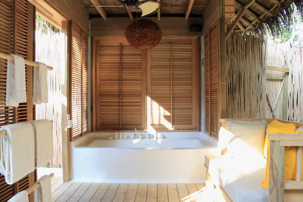 Lagoon Beach Villa Bathroom