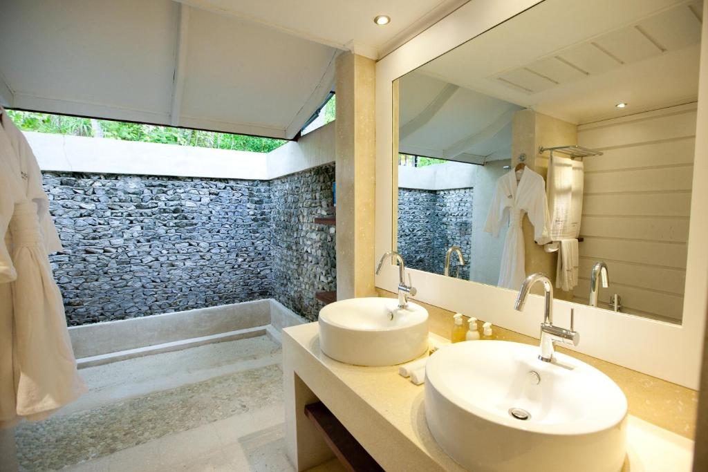 Beach Front Villa - Bathroom