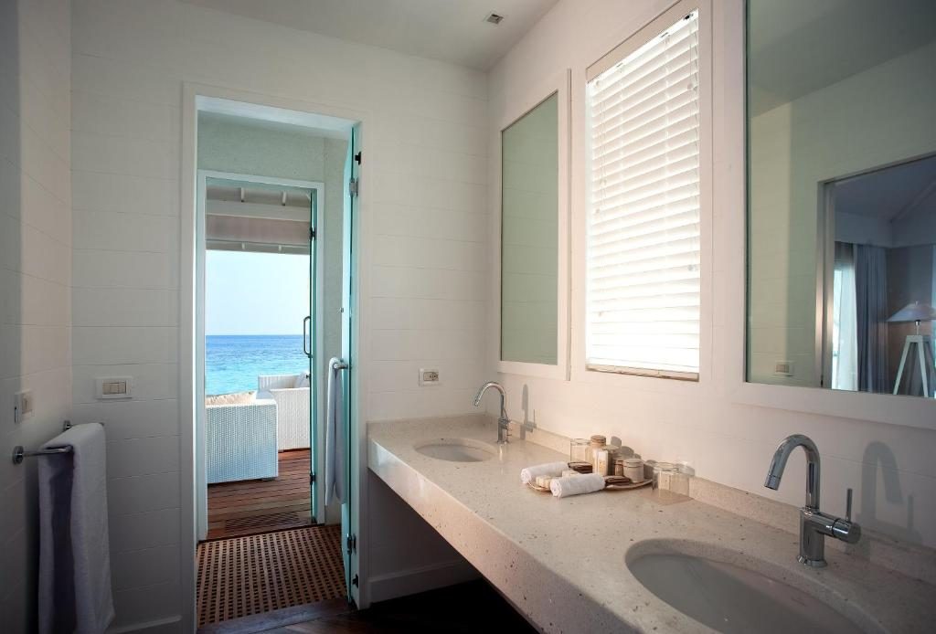 Water Villas Bathroom