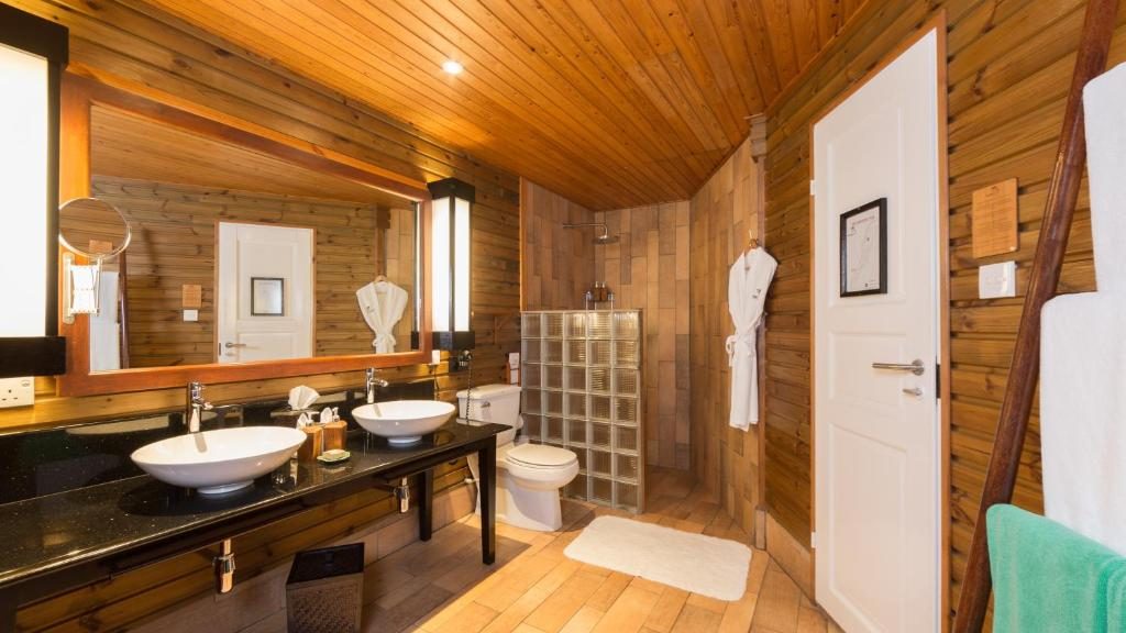 Premium Beach Villa Bathroom