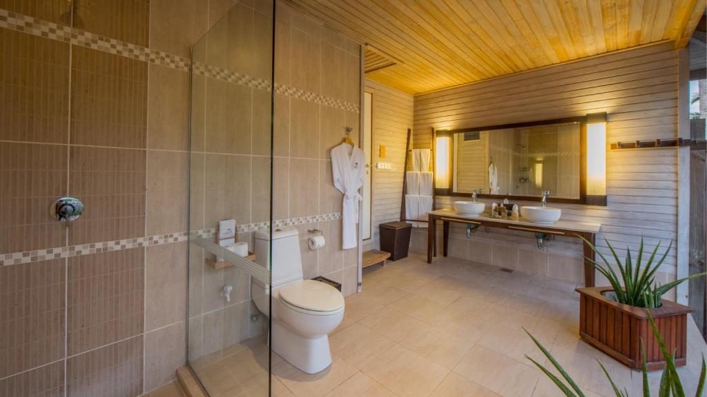 Deluxe Beach Villa Bathroom