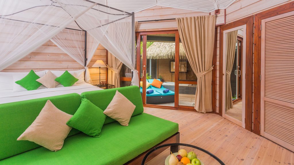 Jacuzzi Beach Villa bedroom