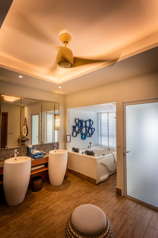 Sunrise Overwater Villa - Bathroom