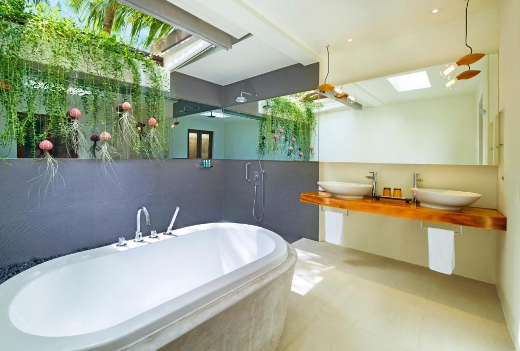 Wonderful Beach Oasis Bathroom