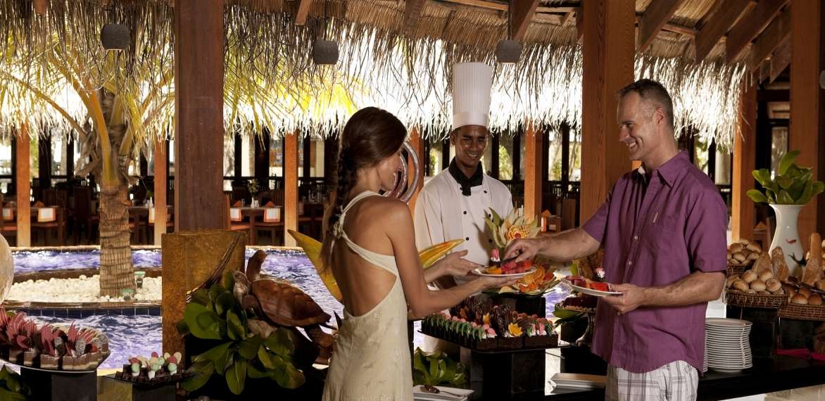 Farivalhu Buffet Restaurant (for guests staying in the Garden rooms, Beach villas, the Jacuzzi beach villas and Jacuzzi water villas) 