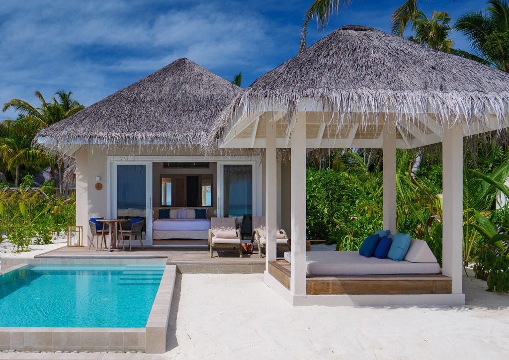 Deluxe Beach Villa with Pool - outdoor area