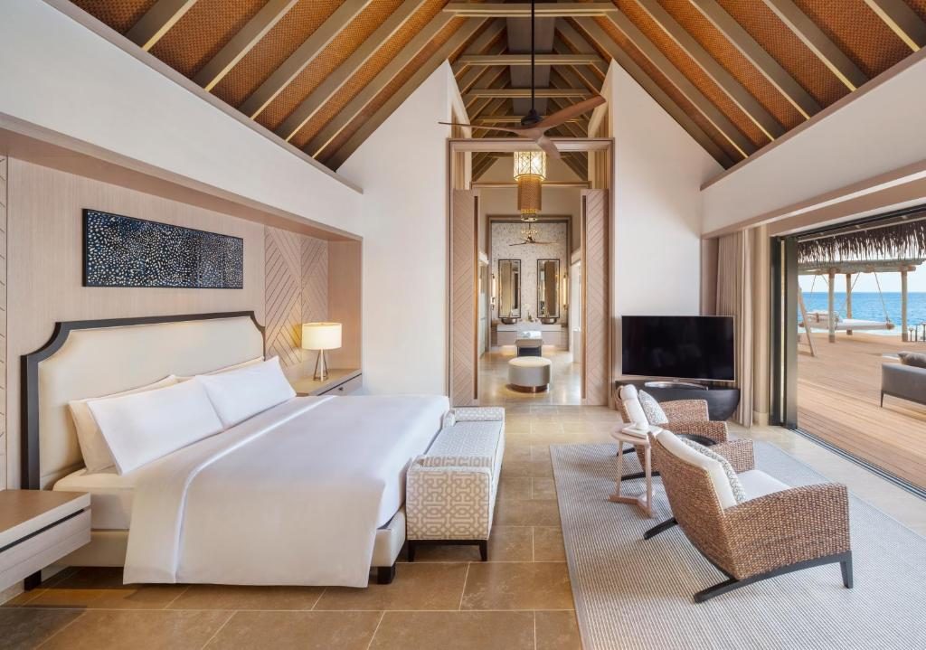 King Reef Villa with Pool Bedroom