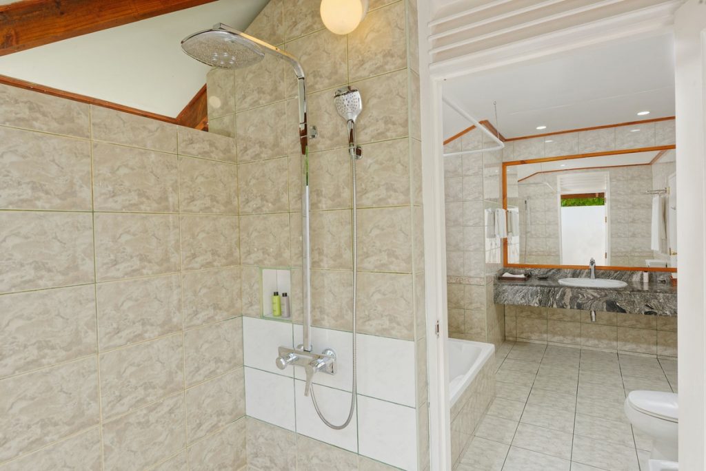 Deluxe Beach Villa Bathroom