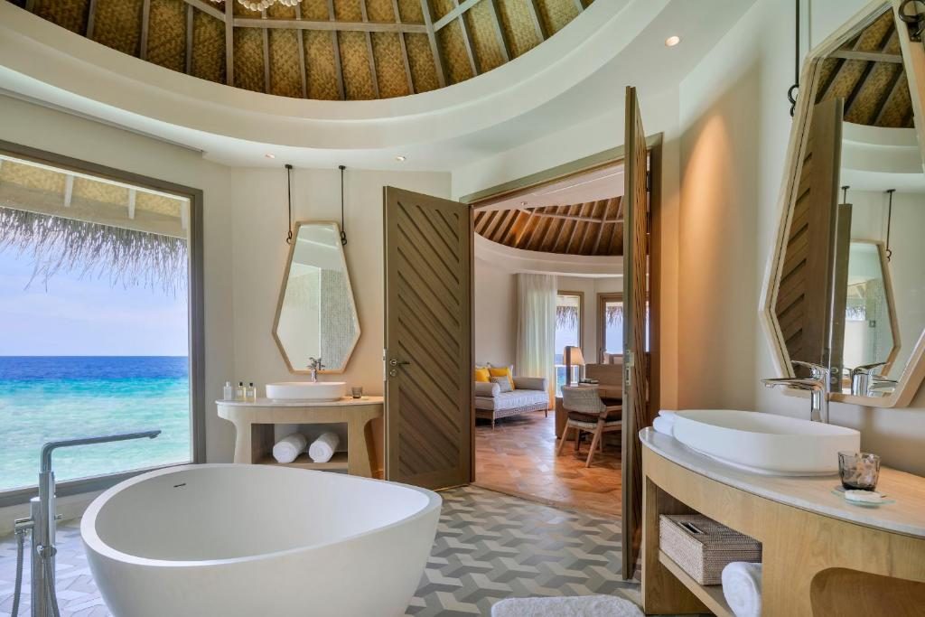 The Nautilus Retreat with Private Pool Bathroom