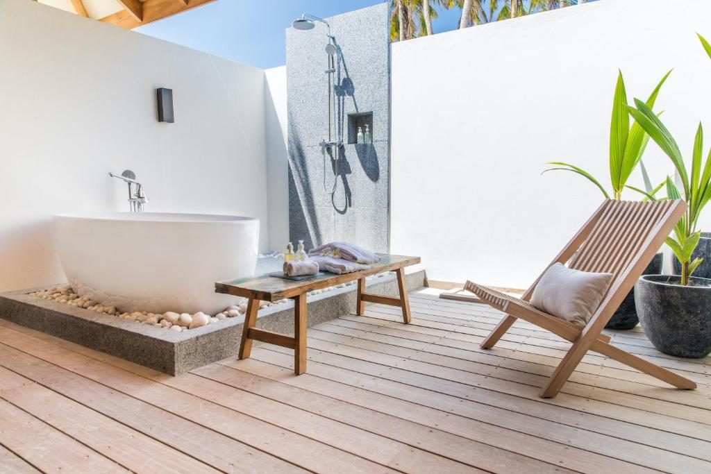 Lagoon Pool Villa Outdoor Bathroom