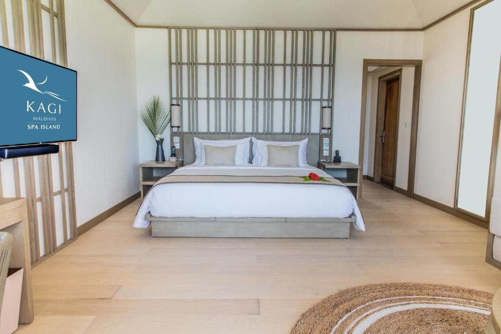 Lagoon Pool Villa Bedroom