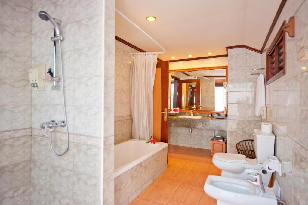 Two Bedroom Beach Pool Residence Bathroom