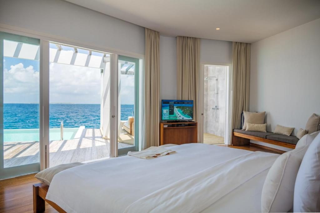 Reef Water Pool Villa Bedroom