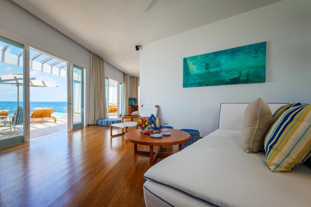 Reef Water Pool Villa Bedroom