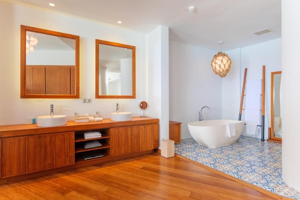 Reef Water Pool Villa Bathroom