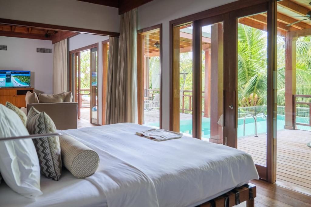 Treetop Pool Villa Bedroom