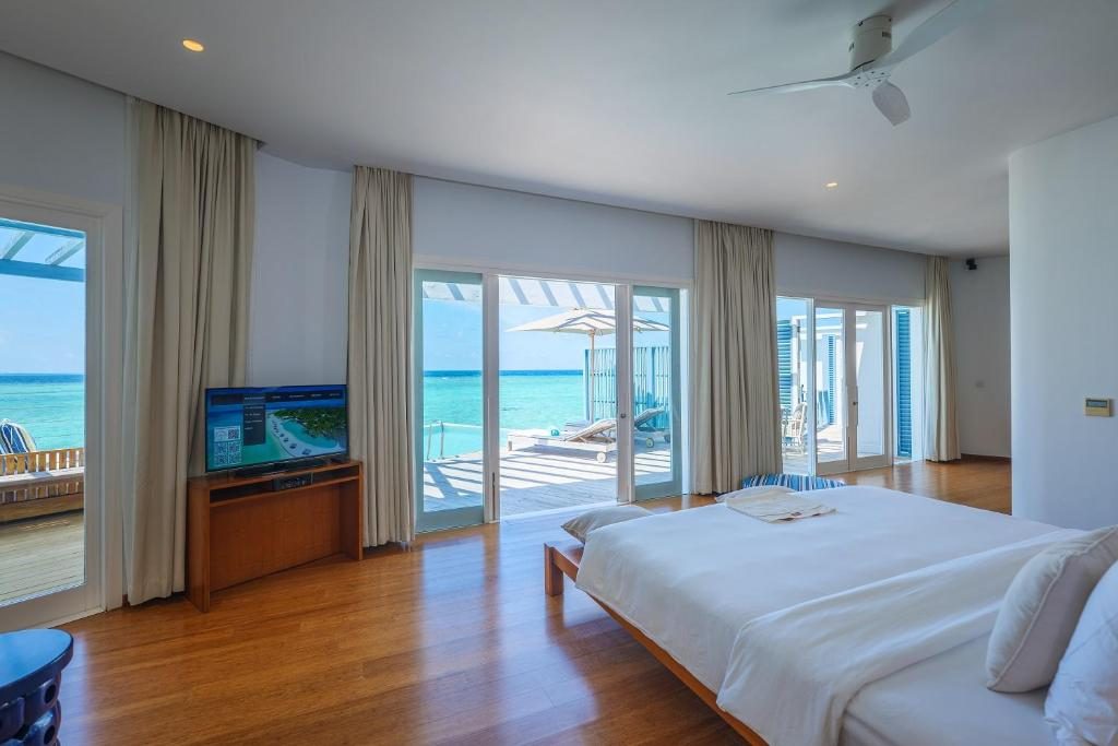 Lagoon Water Pool Villa Bedroom