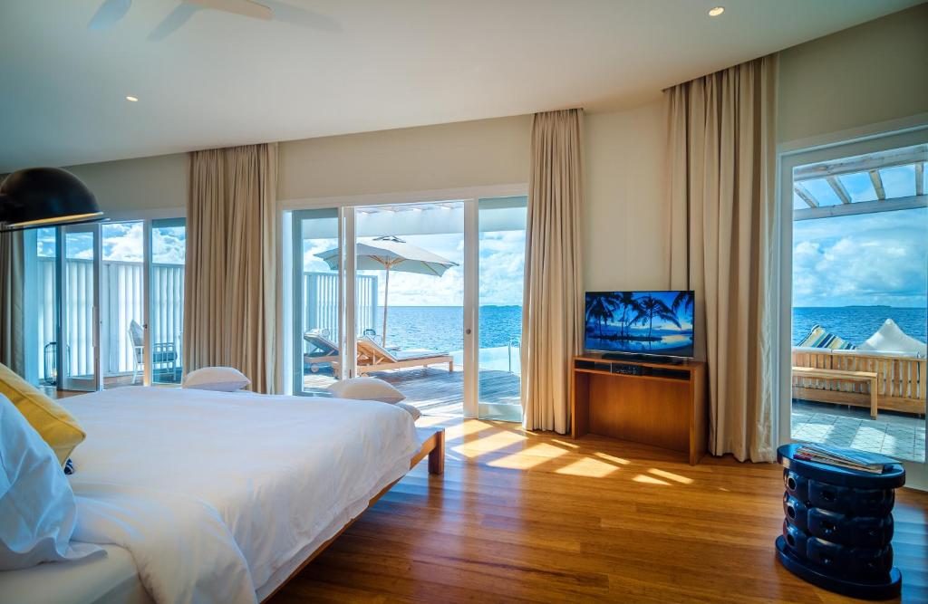 Reef Water Pool Villa Bedroom