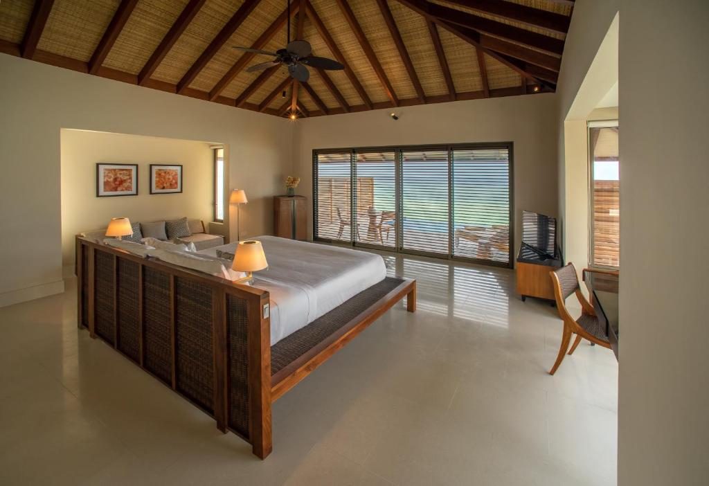 Sunrise Water Pool Villa Bedroom