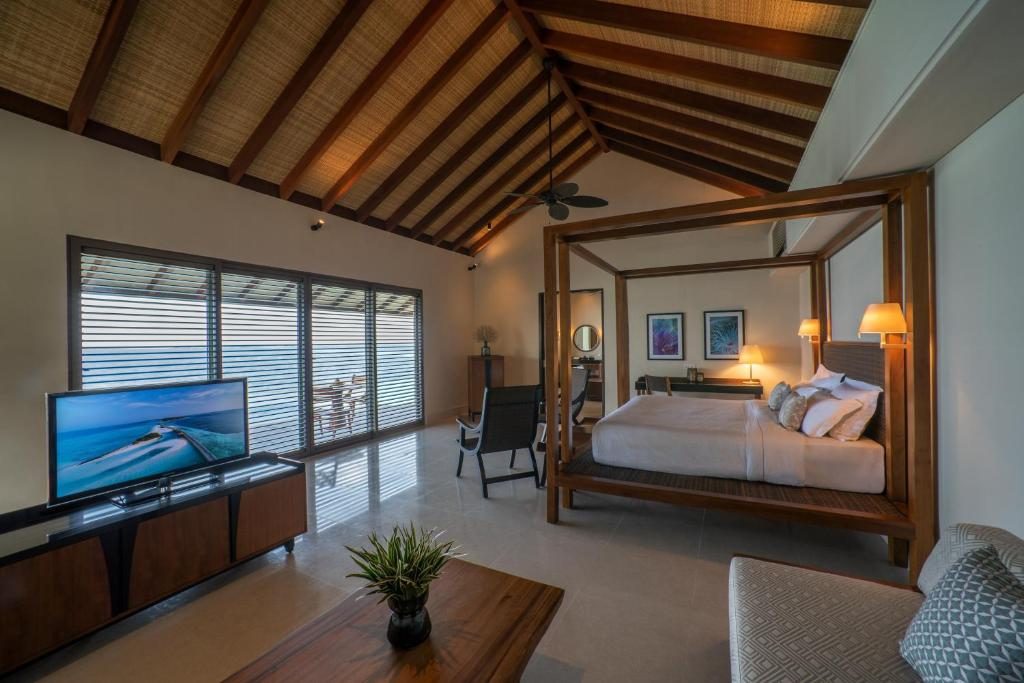 Deluxe Lagoon Pool Villa Bedroom