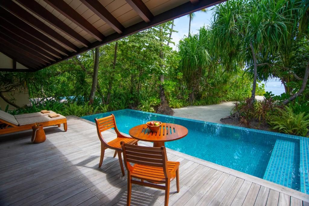 Sunrise Deluxe Beach Pool Villa