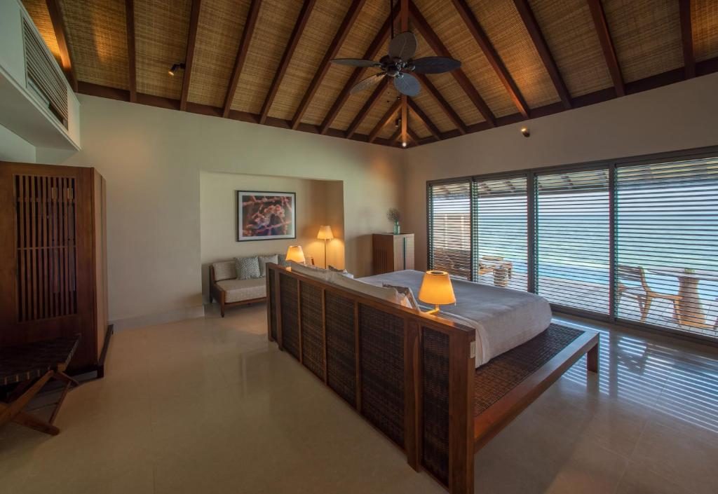 Lagoon Pool Villa Bedroom