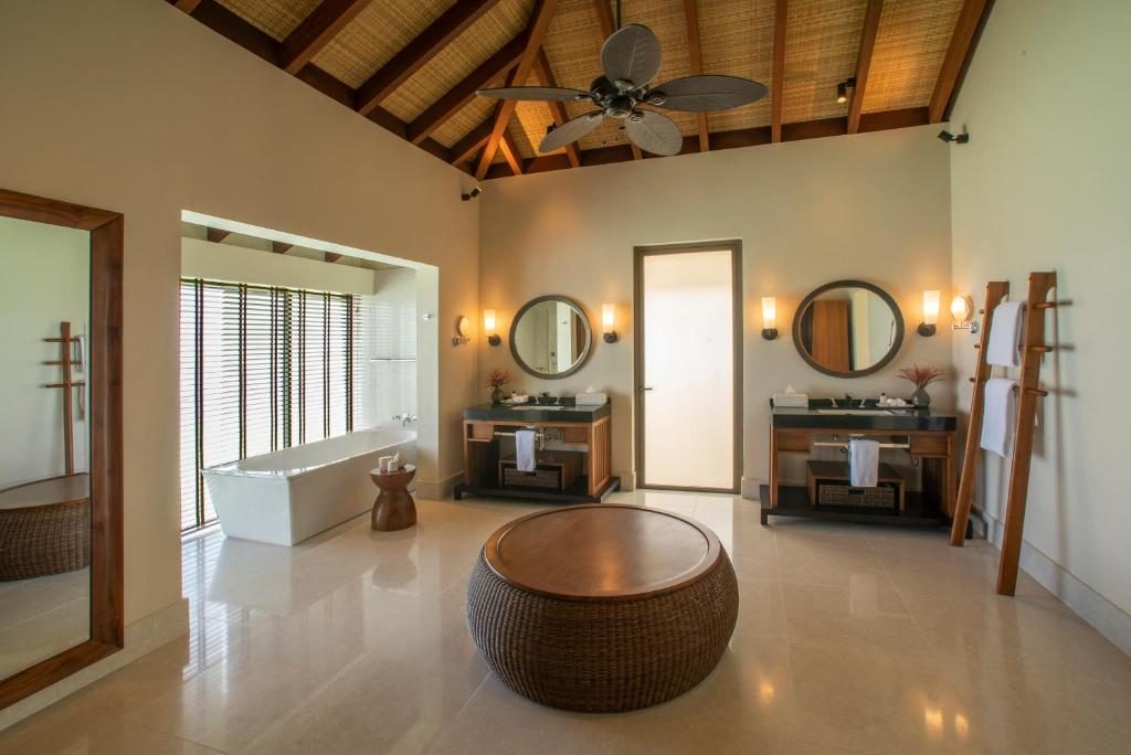 Two Bedroom Sunrise Water Pool Villa Bathroom