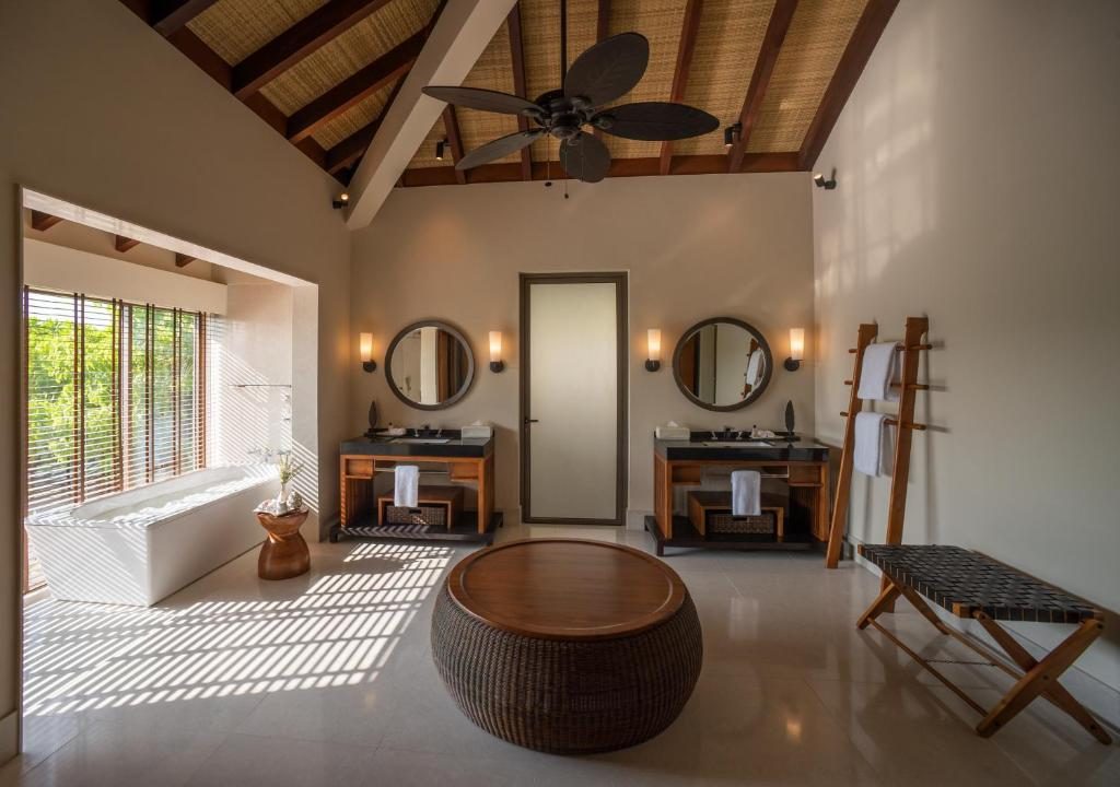 Two-Bedroom Sunrise Beach Pool Villa Bathroom