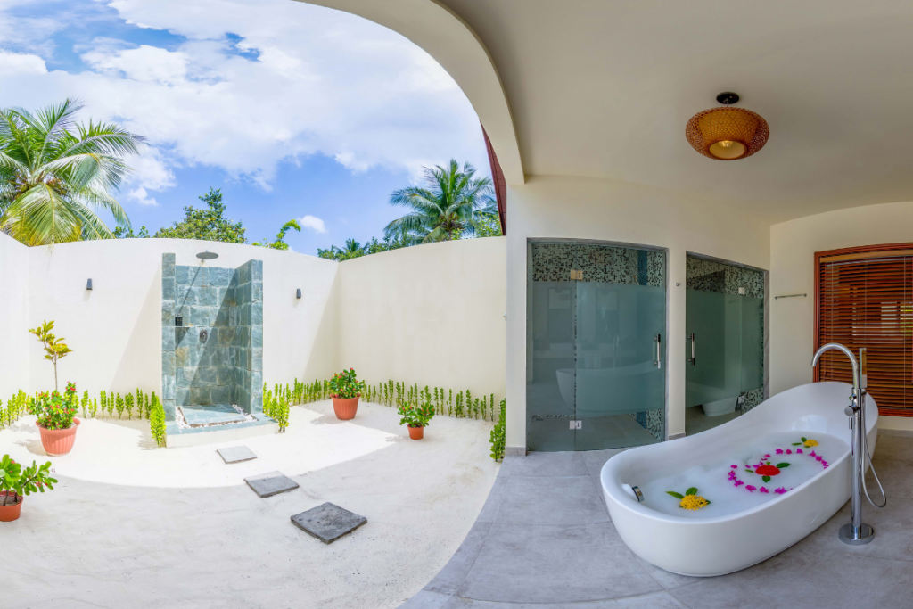 Bathroom & Outdoor shower